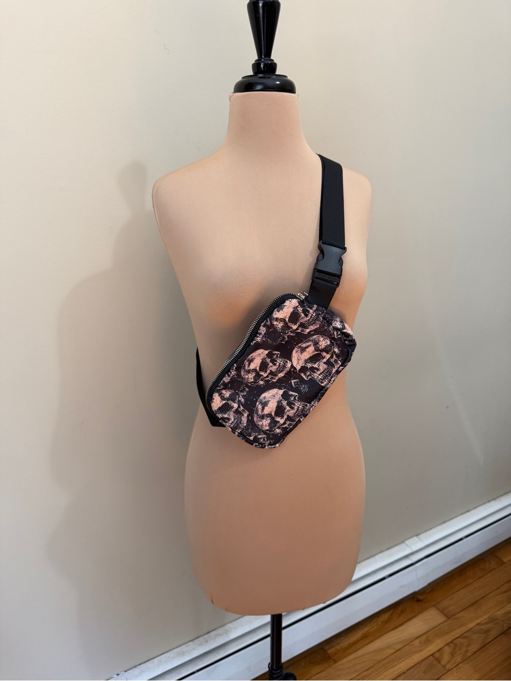 Skulls belt bag. New no tags.